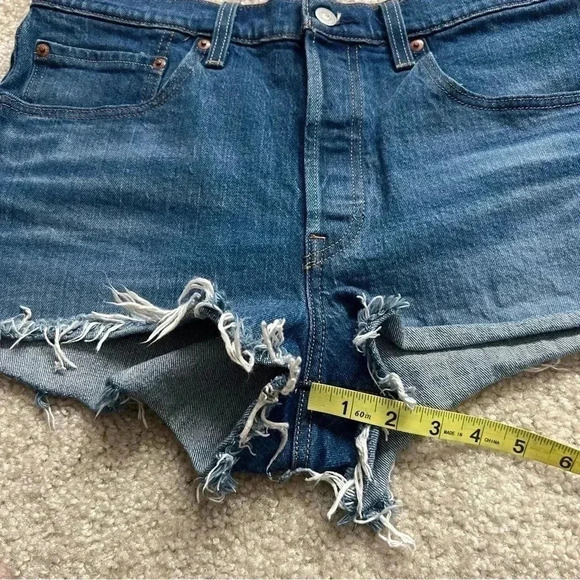 Levi Strauss & Co 501 Jean Button Fly Shorts 2” Cut Off Women  Sz 30 Denim Blue - Picture 6 of 12